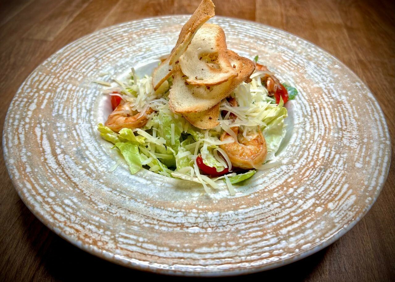 Фото 30 — Салат «Цезарь» с креветками: изысканное блюдо с морепродуктами